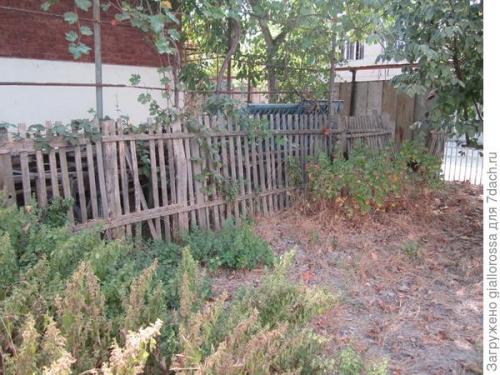 Можно ли использовать вторичные материалы для забора. Меняем забор между участками