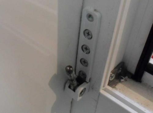 Как снять верхнюю петлю пластикового окна. Как снять/установить створку пластикового окна