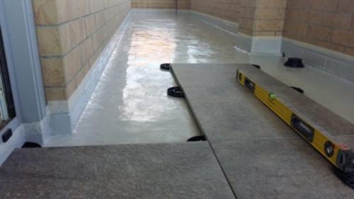 Отделка пола на балконе плиткой своими руками. Виды плиток для балкона 09 Отделка пола на балконе плиткой своими руками. Виды плиток для балкона 09