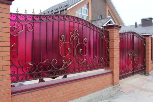 ТОП-7 дешевых материалов для забора: Эконом-варианты для вашего участка 05