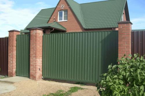 ТОП-7 самых дешевых материалов для установки забора