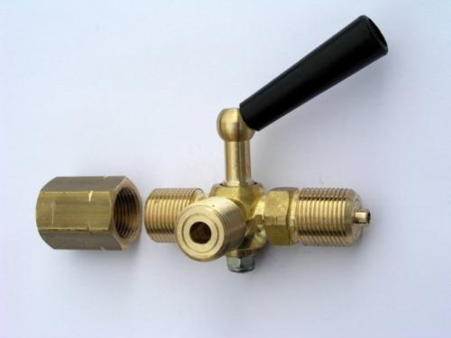 Кран 3 х ходовой для манометра .  Виды трёхходовых кранов