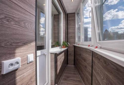 Отделка балкона ламинатом. Выбор ламината для балкона или лоджии