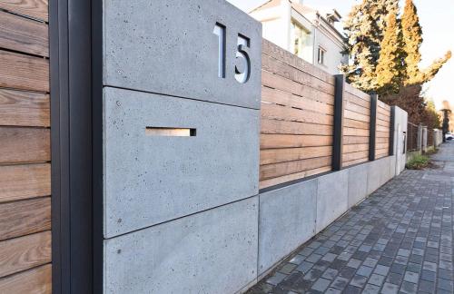 Недорогие идеи для ограждения участка: как сэкономить без ущерба качеству 09