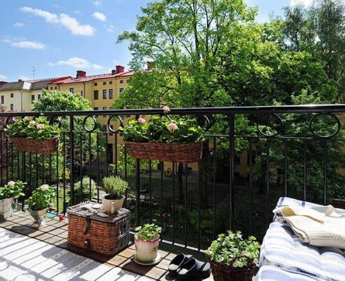 Как наполнить открытый балкон красотой и уютом. Открытый балкон 2023: ТОП-80 идей дизайна с фото 08