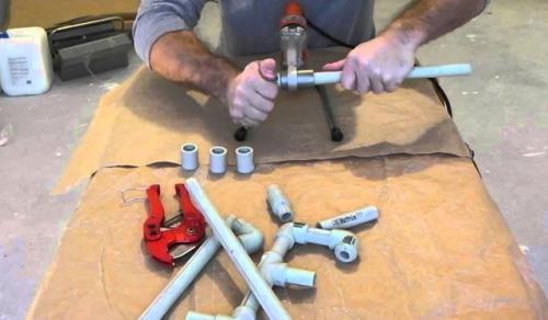 Как соединить полипропиленовые трубы без пайки. Как врезаться в полипропиленовую трубу без пайки: возможные варианты 14 Как соединить полипропиленовые трубы без пайки. Как врезаться в полипропиленовую трубу без пайки: возможные варианты 14