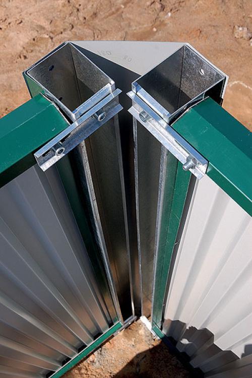 Какие материалы используются для строительства забора без сварки. Как сделать металлический забор из профлиста без сварки?