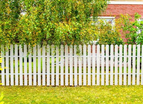 Заборы для частного дома в Московской области: выбор материалов и дизайна 15 Заборы для частного дома в Московской области: выбор материалов и дизайна 15