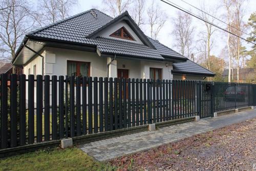 ЗАБОРЫ для частного дома в Московской области. Какой забор лучше поставить в частном доме