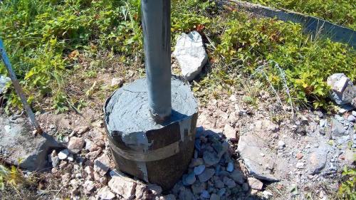 Бюджетный забор на дачу своими руками. Столбы