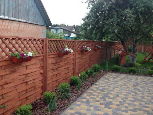 Как самому сделать забор на даче. Деревянный забор