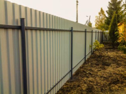 Что входит в понятие забор под ключ. Забор из профлиста под ключ