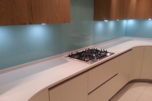 Чем заменить фартук на кухне вместо плитки. Что такое фартук и для чего он нужен на кухне 19 Чем заменить фартук на кухне вместо плитки. Что такое фартук и для чего он нужен на кухне 19