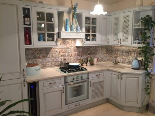 Чем заменить фартук на кухне вместо плитки. Что такое фартук и для чего он нужен на кухне 23 Чем заменить фартук на кухне вместо плитки. Что такое фартук и для чего он нужен на кухне 23