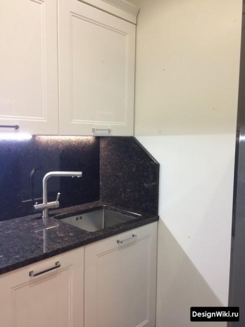 Чем заменить фартук на кухне вместо плитки. Что такое фартук и для чего он нужен на кухне 21 Чем заменить фартук на кухне вместо плитки. Что такое фартук и для чего он нужен на кухне 21