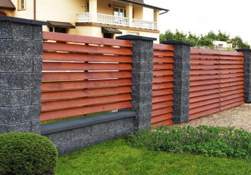 Бюджетный вариант забора на дачу. Каркас 05