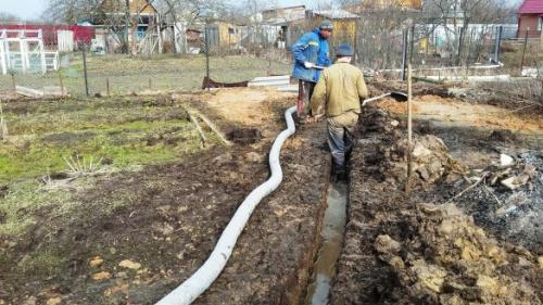 Дренажная труба своими руками. Какая вода мешает жить застройщику и загородному домовладельцу