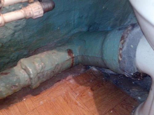 ПРОСТОЙ СПОСОБ демонтажа чугунного тройника.. Как удалить прикипевший тройник из раструба чугунной трубы