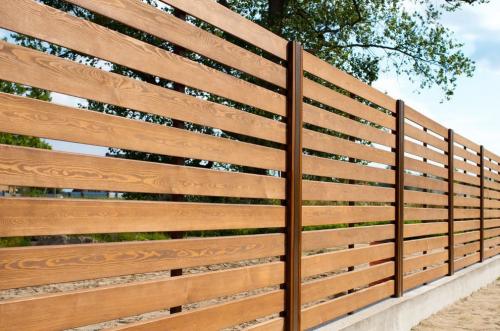 ТОП-15 лучших материалов для забора. Особенности возведения забора для частного дома 04