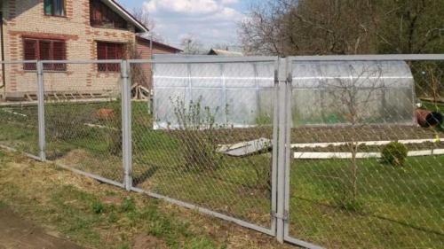 Идеи для забора своими руками. Забор из сетки-рабицы