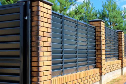 ТОП-15 лучших материалов для забора. Особенности возведения забора для частного дома 03