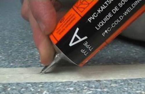 Чем клеить линолеум на стыках. Холодная сварка линолеума