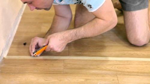 Чем клеить линолеум на стыках. Холодная сварка линолеума