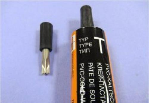 Чем клеить линолеум на стыках. Холодная сварка линолеума