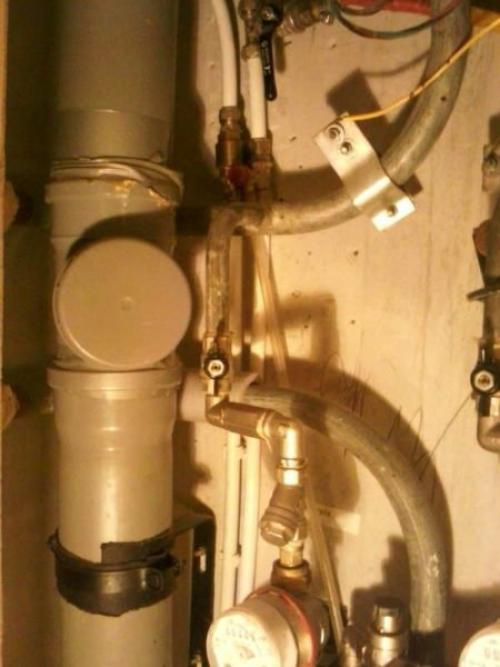 Демонтаж пластиковых канализационных труб. Внутренняя канализация