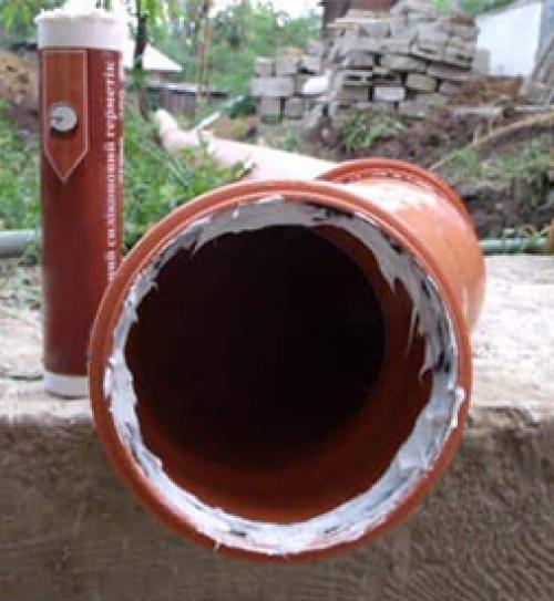 Как расчеканить чугунную трубу у стыка. Процесс расчеканки чугунной трубы 04