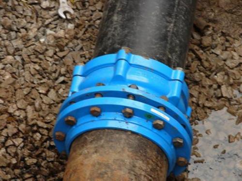 Как соединить трубы ПНД без сварки. 7 вариантов перехода с ПНД на металл