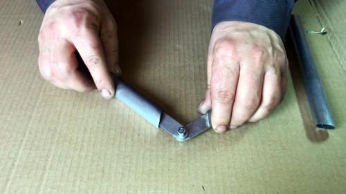 Как соединить две трубы под 90 градусов. Процесс соединения труб без сварки