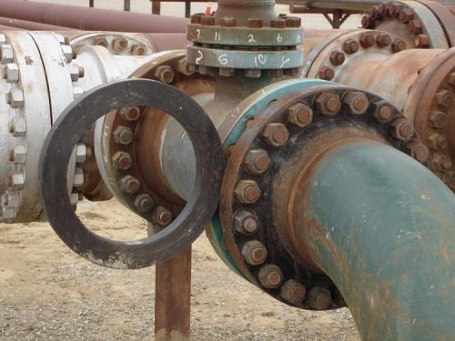 Как соединить две трубы одинакового диаметра без сварки. Правильное соединение труб без сварки и резьбы. Методы