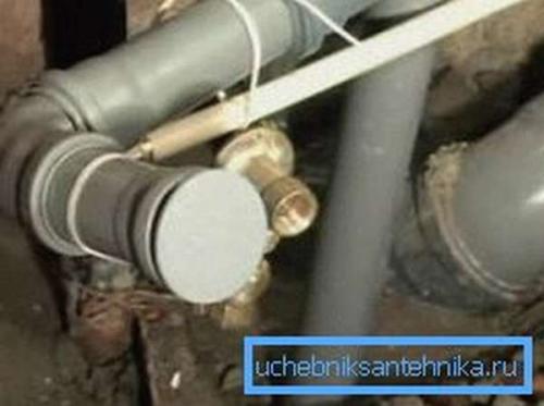 Как заглушить чугунную канализационную трубу. Заглушка на канализацию: как выбрать и установить и как