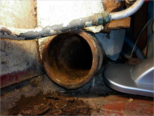 Демонтаж чугунных канализационных труб. Как вытащить чугунную трубу из раструба канализации