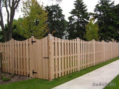 Виды забора для частного дома бюджетный вариант. Из чего бывают заборы 02