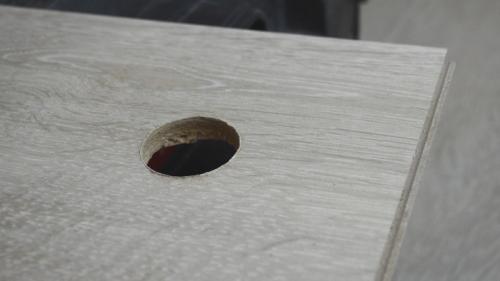 Почему декоративные заглушки для труб отопления необходимы в помещениях с ламинатом. Как обойти трубы ламинатом? Невидимый стык