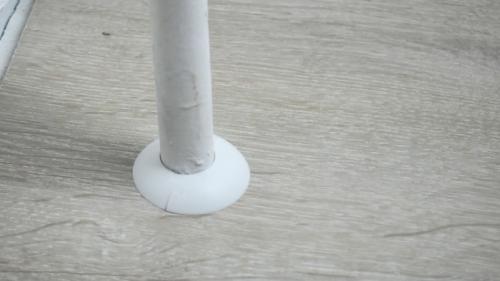 Почему декоративные заглушки для труб отопления необходимы в помещениях с ламинатом. Как обойти трубы ламинатом? Невидимый стык