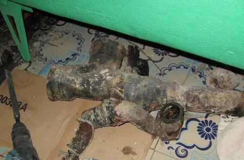 Как заменить часть пластиковой канализационной трубы. Замена чугунных канализационных труб на пластиковые