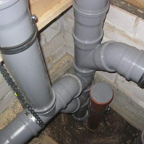 Замена канализационной трубы в многоквартирном доме. Что такое стояк