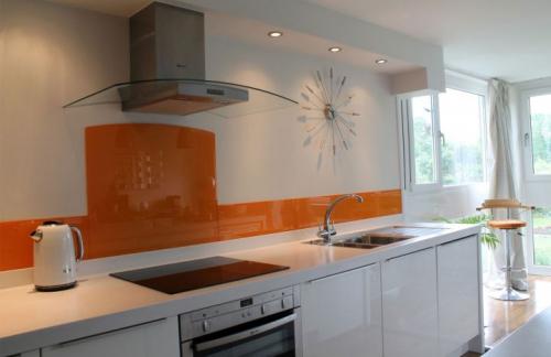 Чем можно заменить плитку на кухне. Керамическая плитка 07