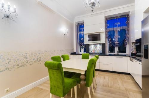 Чем кроме плитки можно отделать кухню. Дизайн стен на кухне — 106 вариантов отделки в реальных фото