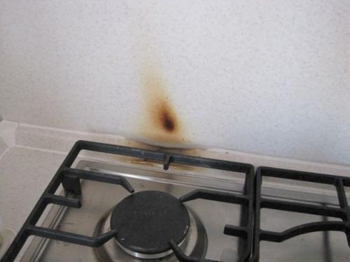 На кухне фартук. Для чего нужен кухонный фартук