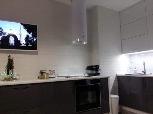 Какой фартук лучше сделать на кухне. Как выбрать фартук для кухни: практические советы, фото примеры