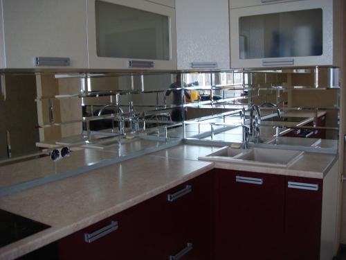 Какой фартук лучше сделать на кухне. Как выбрать фартук для кухни: практические советы, фото примеры