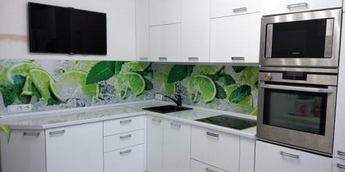 Как крепить фартук на кухне из дсп. Способы самостоятельной установки кухонного фартука