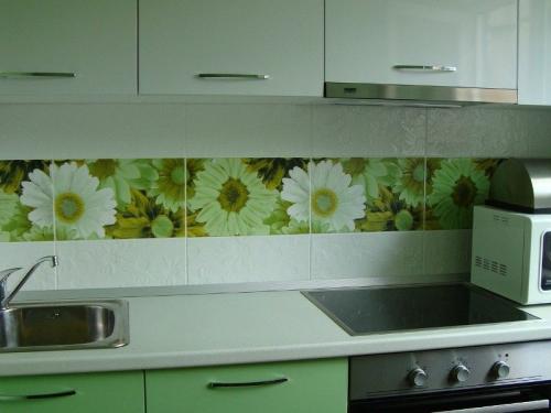 Как подобрать фартук к кухонному гарнитуру. Как выбрать фартук к гарнитуру на кухне