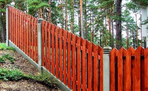 Установка 3д забора на склоне. Забор на участке с уклоном: варианты