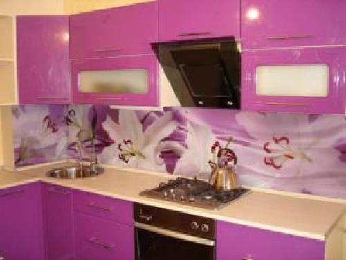 Как крепить кухонный фартук на обои. Как крепить фартук на стену?