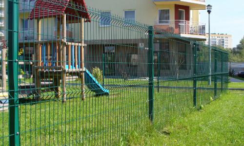 Секционный забор из 3D сетки. Секционный забор из сетки ГИТТЕР 3D (комплектация БЕСТ ОПТИМА) высот. 7м 04 Секционный забор из 3D сетки. Секционный забор из сетки ГИТТЕР 3D (комплектация БЕСТ ОПТИМА) высот. 7м 04